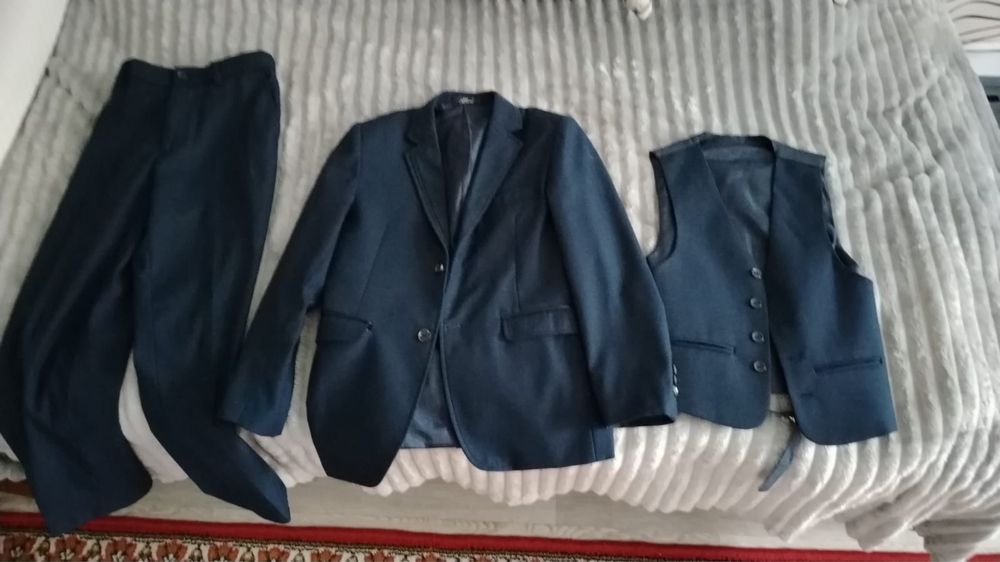 Продам школьную тройку