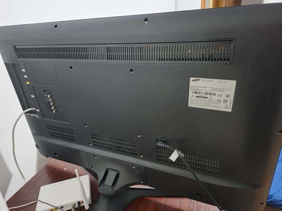 se vinde tv samsung diagonala  101 functional doar 200 de lei