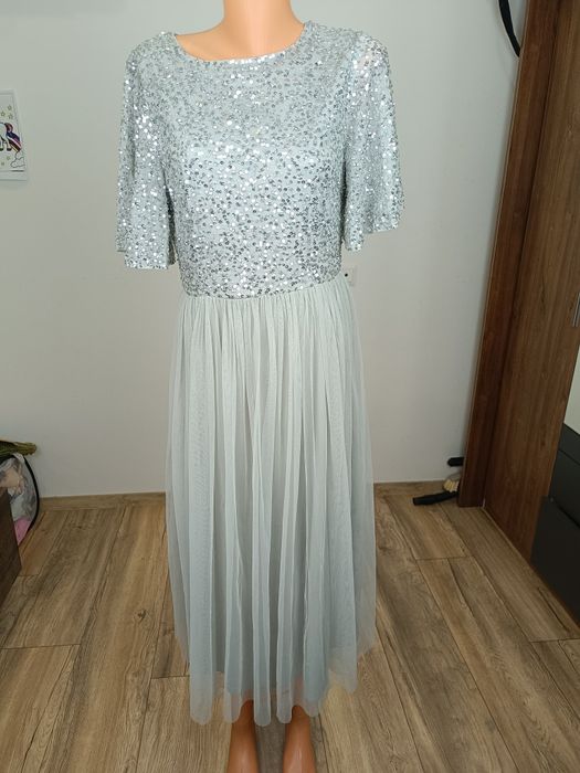 Beauut Официална Рокля