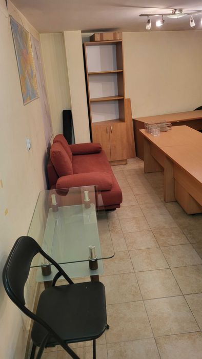 Собственик отдава под наем офис