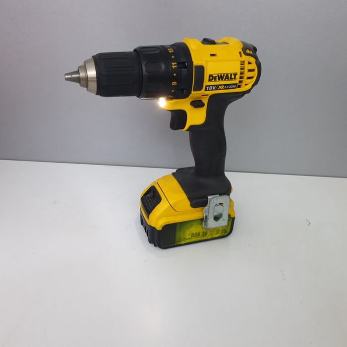 Dewalt DCD 780 Mașina de infiletat 4.0AH Li-Ion