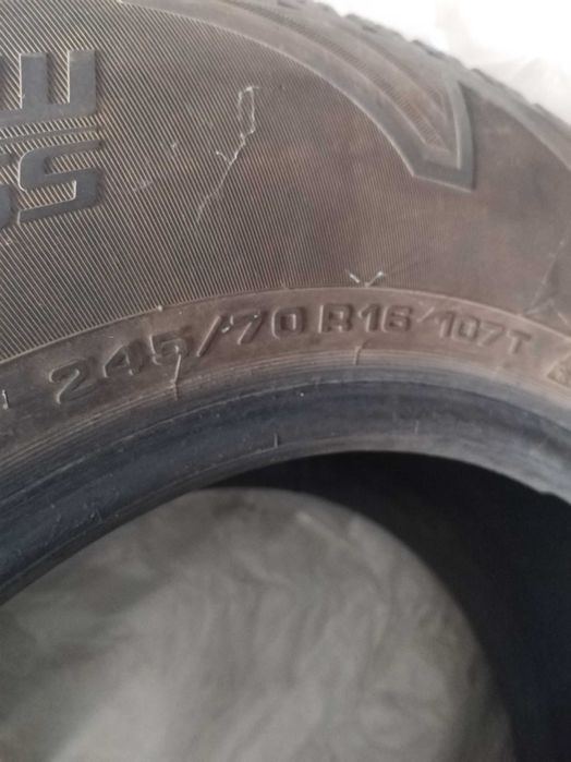 Продам зимнюю резину. 245/70/16