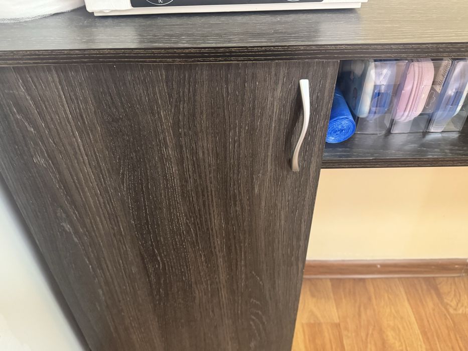 Стол для мастера парикмахера