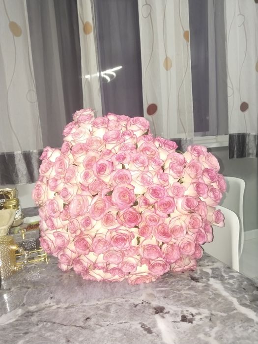 Розовые розы обьемные