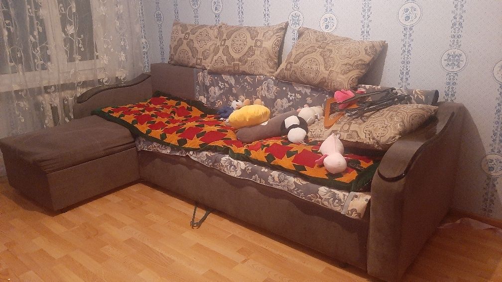 Продам       диван  срочно