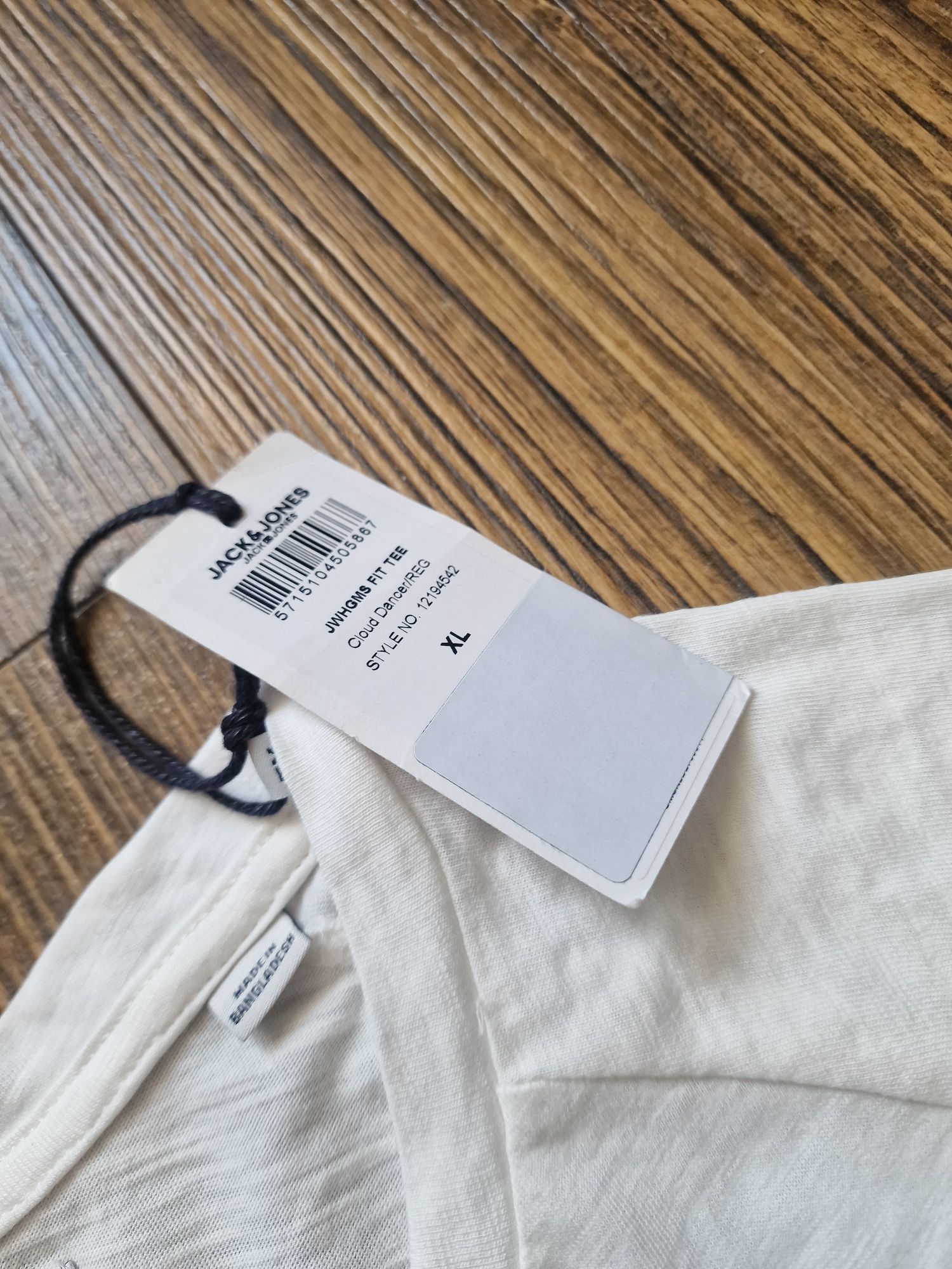Страхотна мъжка тениска JACK & JONES размер XL , нова с етикет