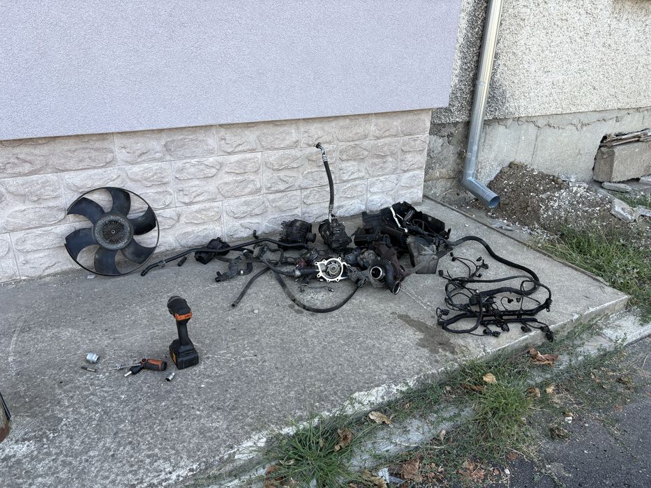 Продавам части от двигател на Mercedes-Benz бус 311Cgi Дизел и