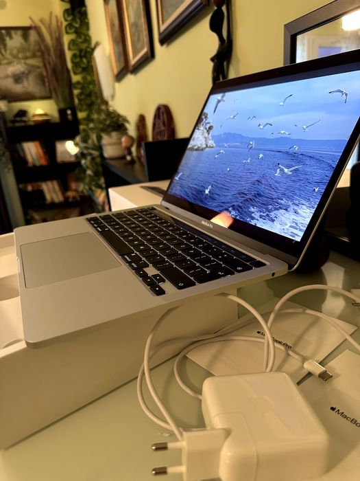 MacBook Pro 13" (A2289) 2020 - Перфектно състояние!