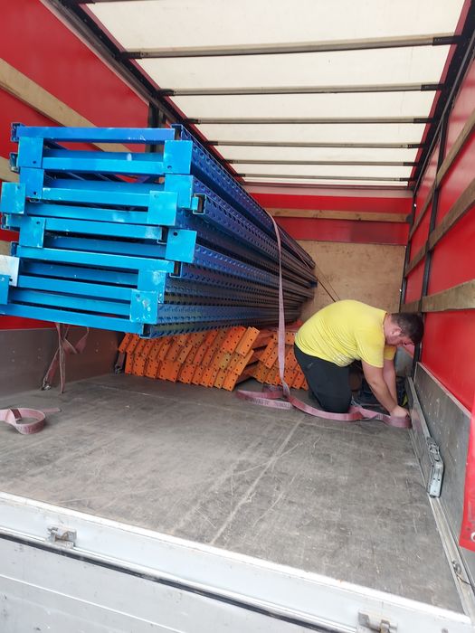 Vând rafturi metalice pentru depozitarea de euro paleți