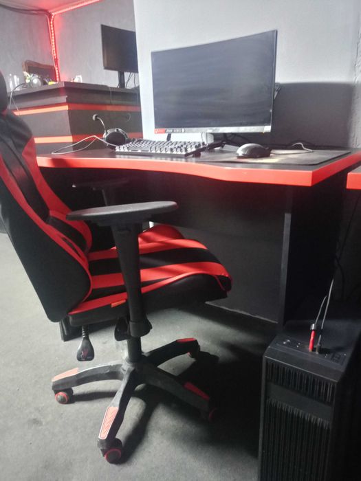 Игровой компьютер в отличном состоянии ( полный комплект+ стол+стул)