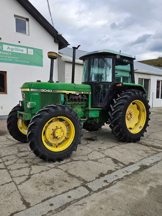 De vanzare tractor John Deere 3040