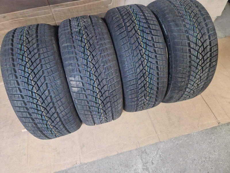 4 броя Goodyear R18 245/45/ 
нови зимни гуми 
DOT3418