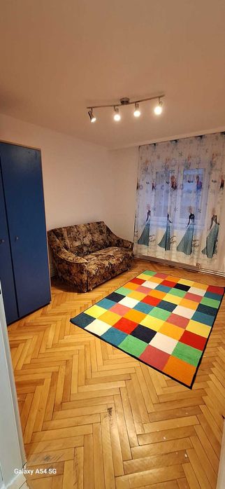 Proprietar închiriez apartament cu 4 camere