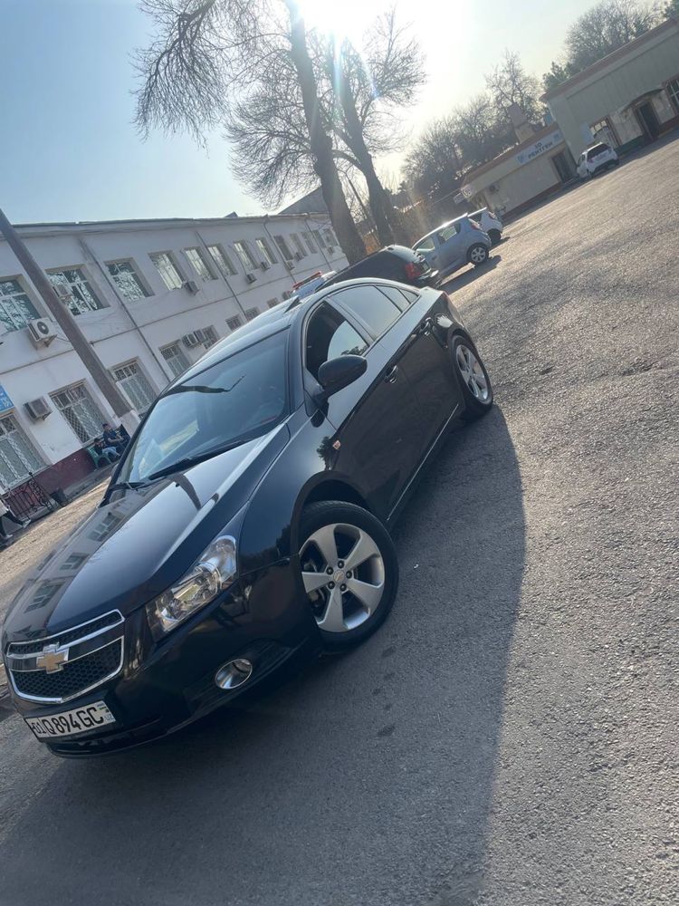 Lacetti cruze srochna sotiladi