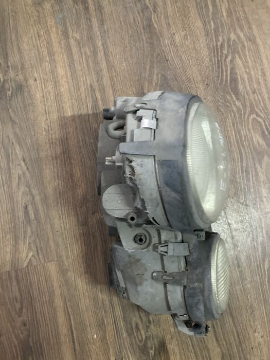 Ляв фар за Mercedes E-class / Мерцедес Е класа ксенон 1999г