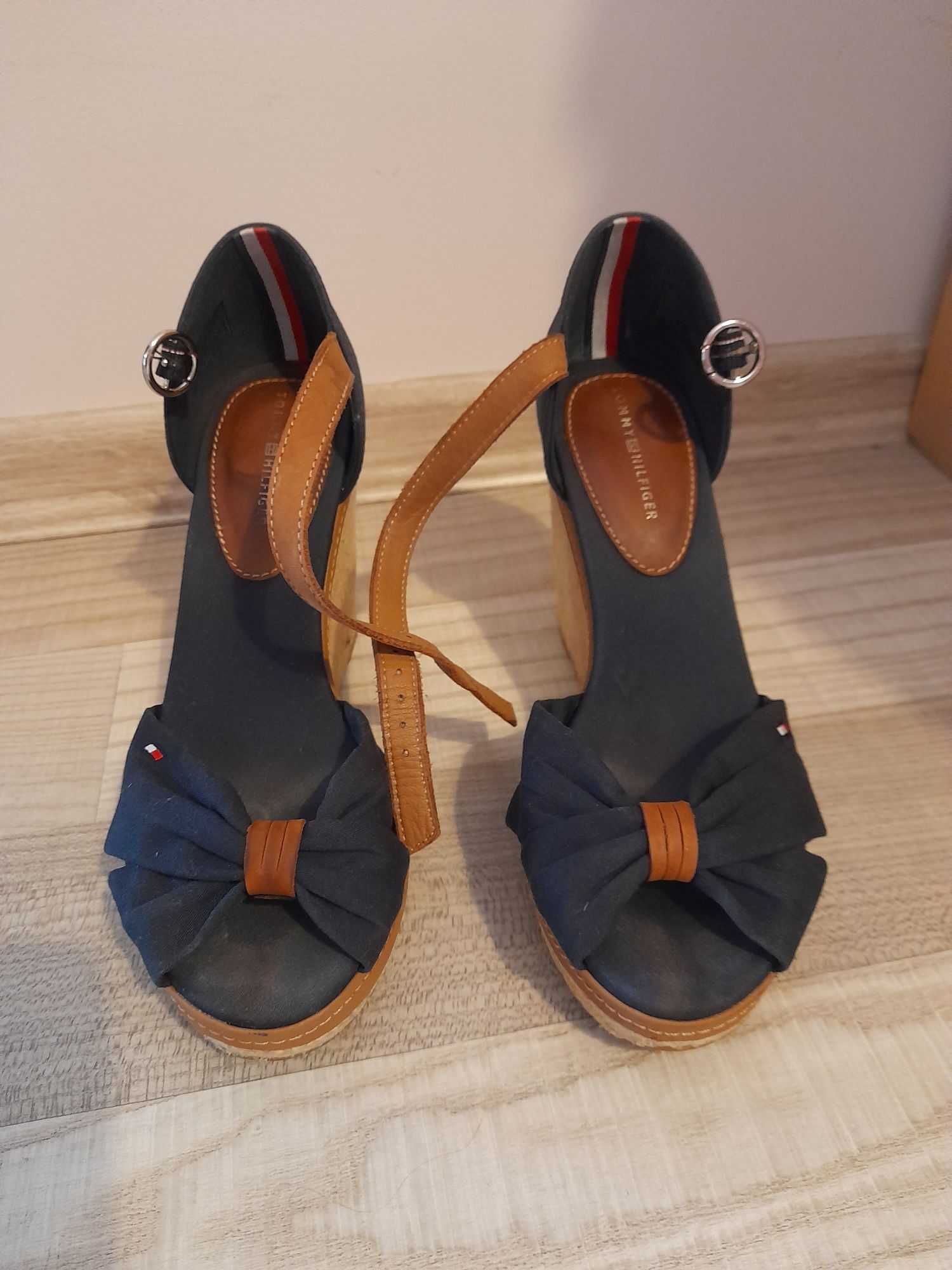 Tommy Hilfiger 36н сандали платформи