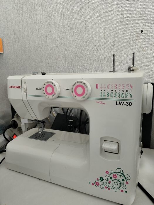 Швейная машина. JANOME LW-30