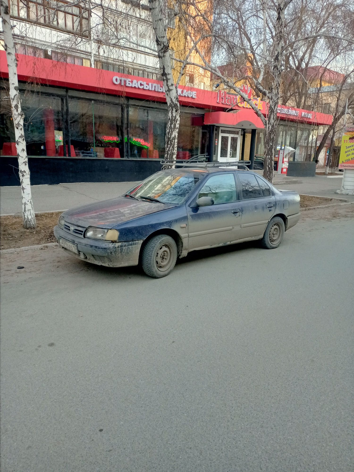 НиссанПримера на ходу.