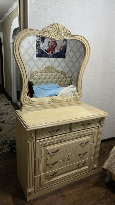 Срочно продам Комод и тумбочка