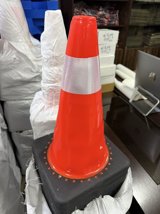 конус дорожние 45 см прозводства китай количесвав  есть