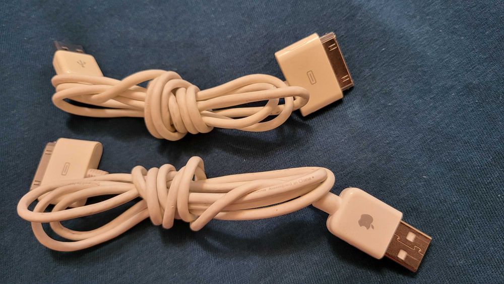 Cablu Date Iphone 4, 4S si ipod Original  cu prindere la mufa