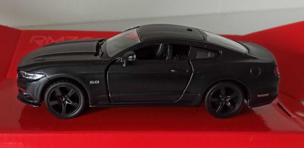 Macheta Ford Mustang GT 2015 negru - RMZ 1/36