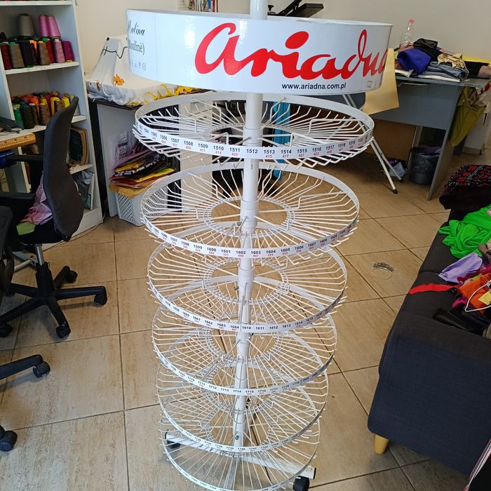 Стелаж кръгъл въртящ