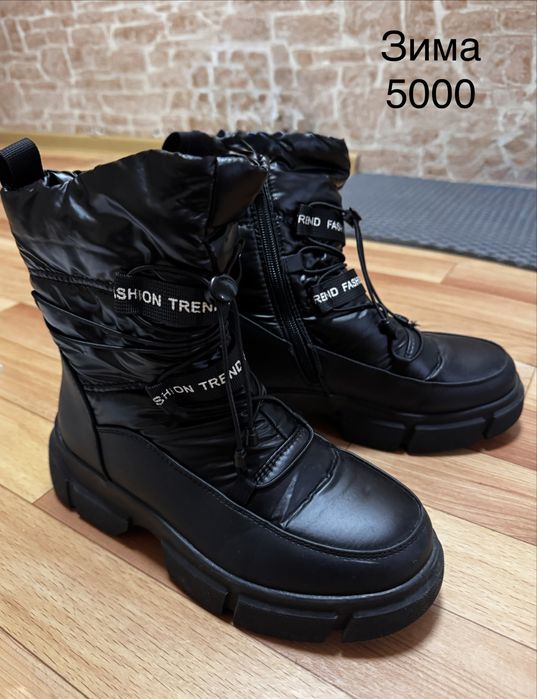 Продам зимние женские ботинки