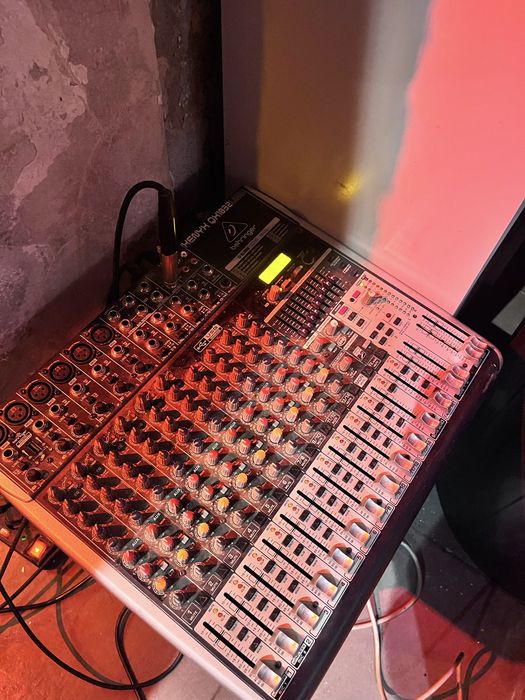 Mixer Behringer Henyx 1832USB cu efecte