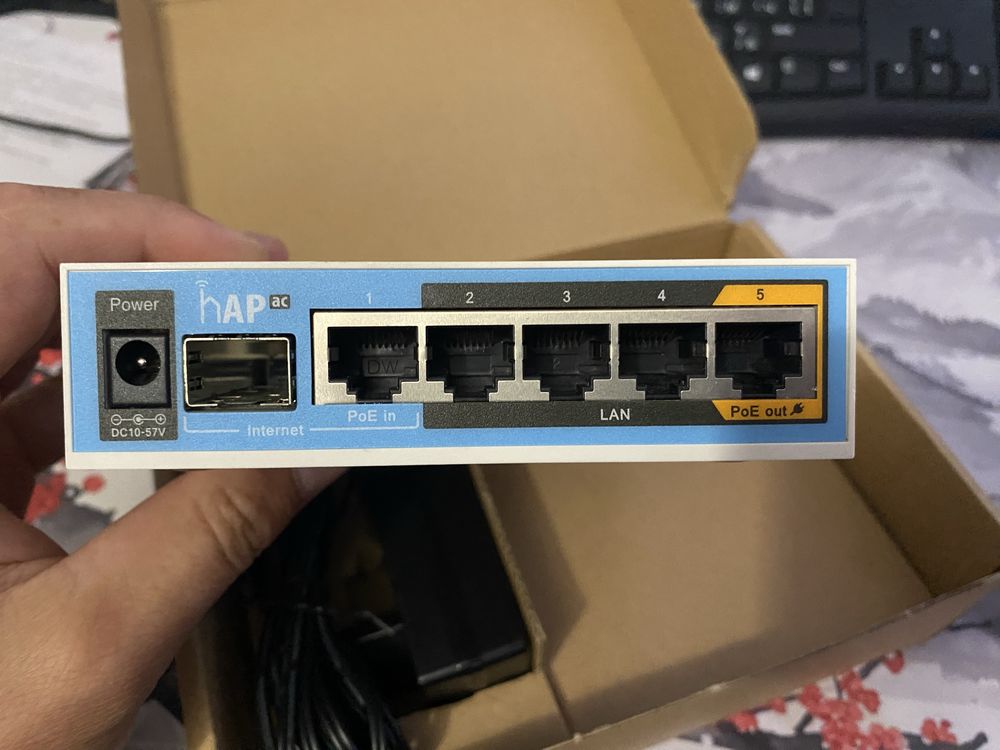 Гигабитов рутер MikroTik hAP ac RB962UiGS-5HacT2HnT