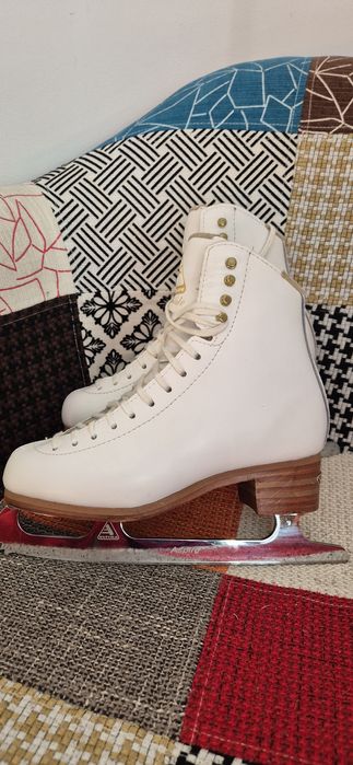 Patine artistice Jackson Freestyle 4 1/2 (35) cu lama Aspire 9