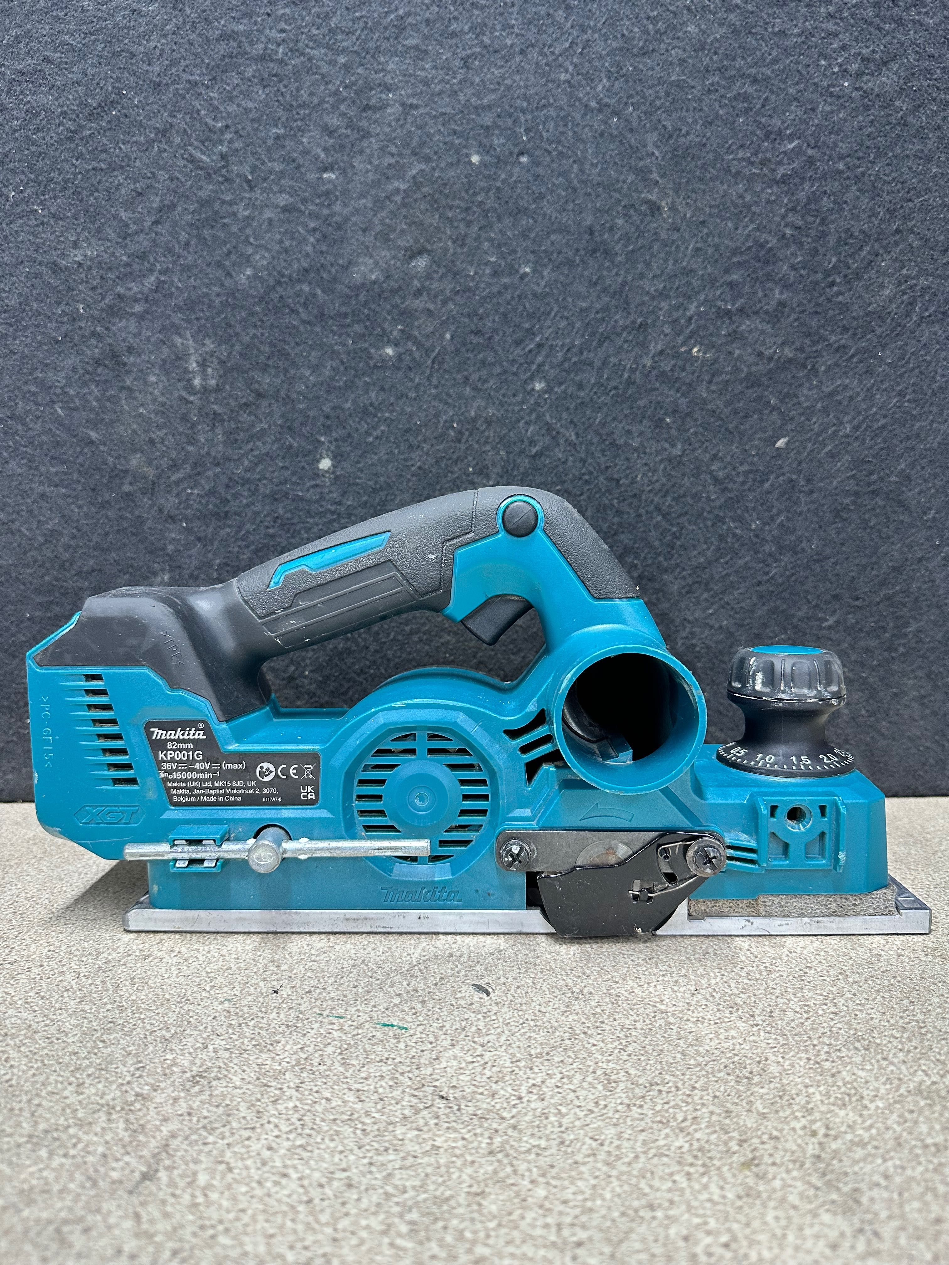 Професионално акумулаторно ренде Makita KP001G XGT 40V 82мм