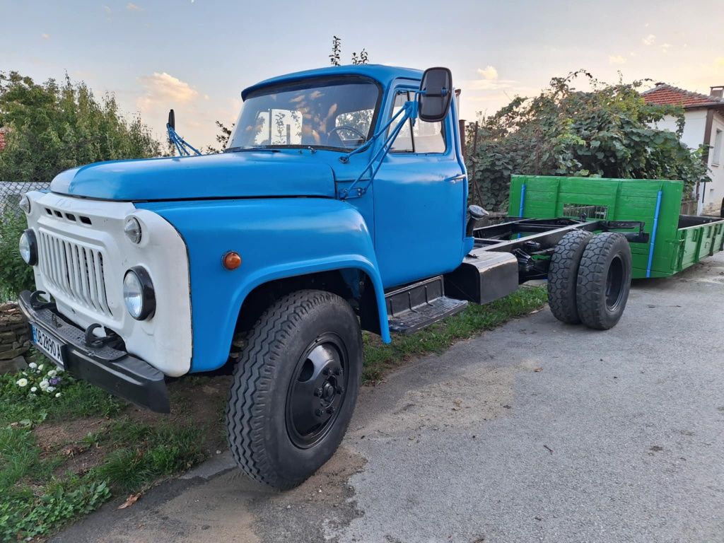 Продава се камион