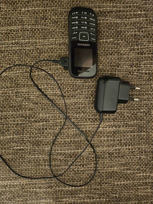 Telefon Samsung GT-E1200