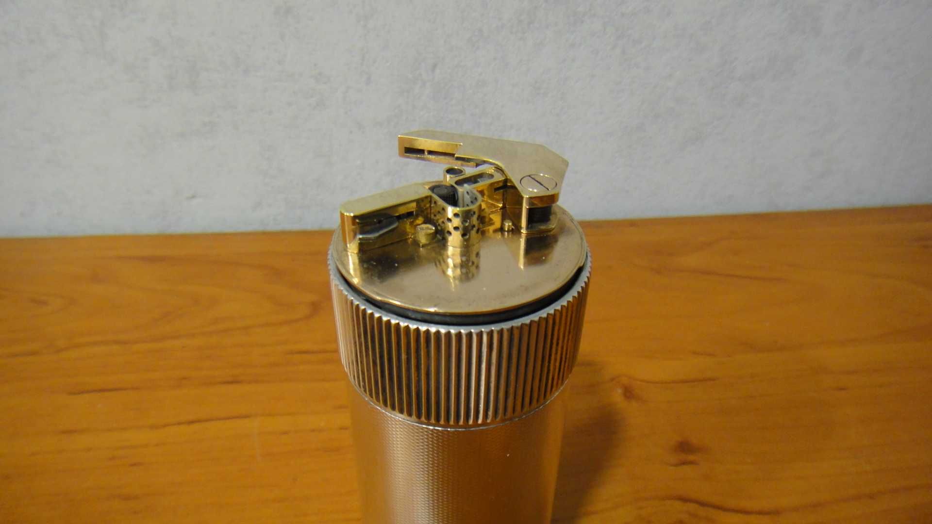 S T DUPONT cylinder table lighter