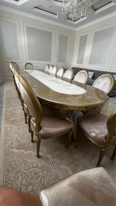 4м стол мен 18 стулья сатылады.