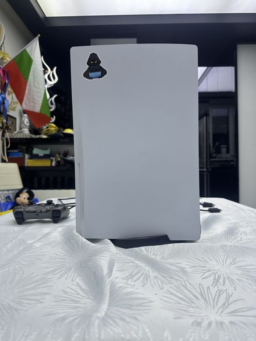 Ps5 с контролер,стойка,кабели и 2 игри