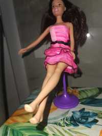 Păpușă Barbie în scaun de coafor