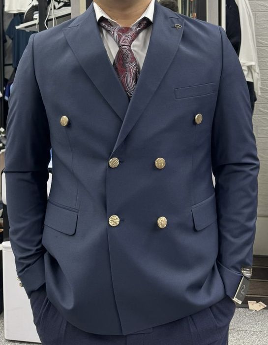 Продам костюм тройка