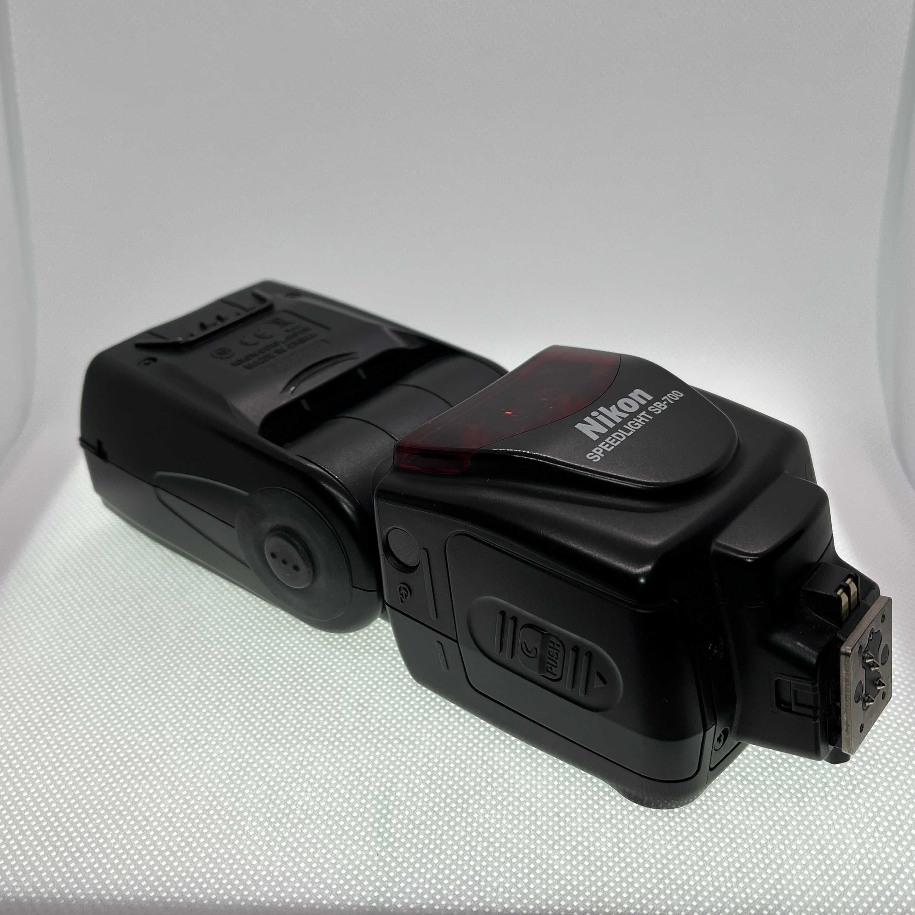 Вспышка  Nikon Speedlight SB-700