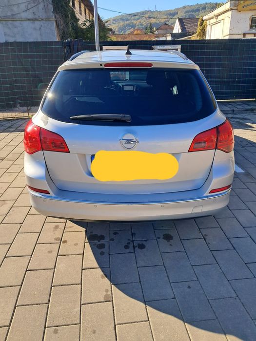 Vând Opel Astra J Sports Tourer