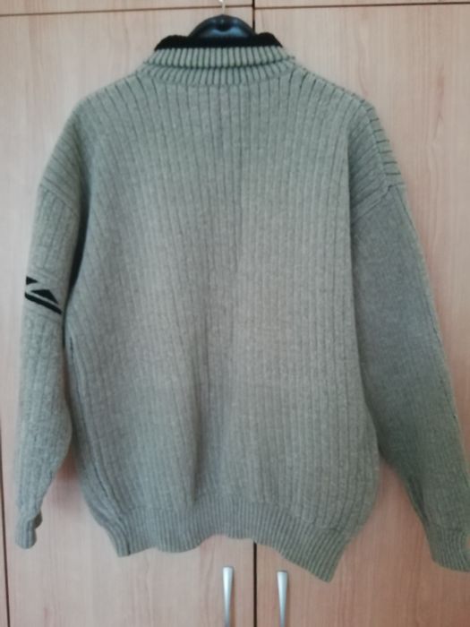 Мъжки пуловер зимен