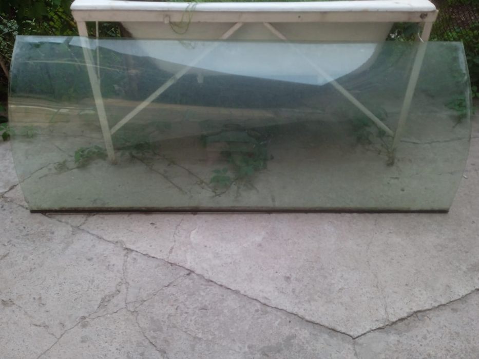 Продам  стекло  для  витринного  холодильника  б/у в хорошем  состояни