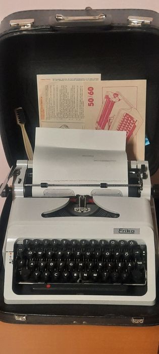 Mașină de scris Erika impecabilă