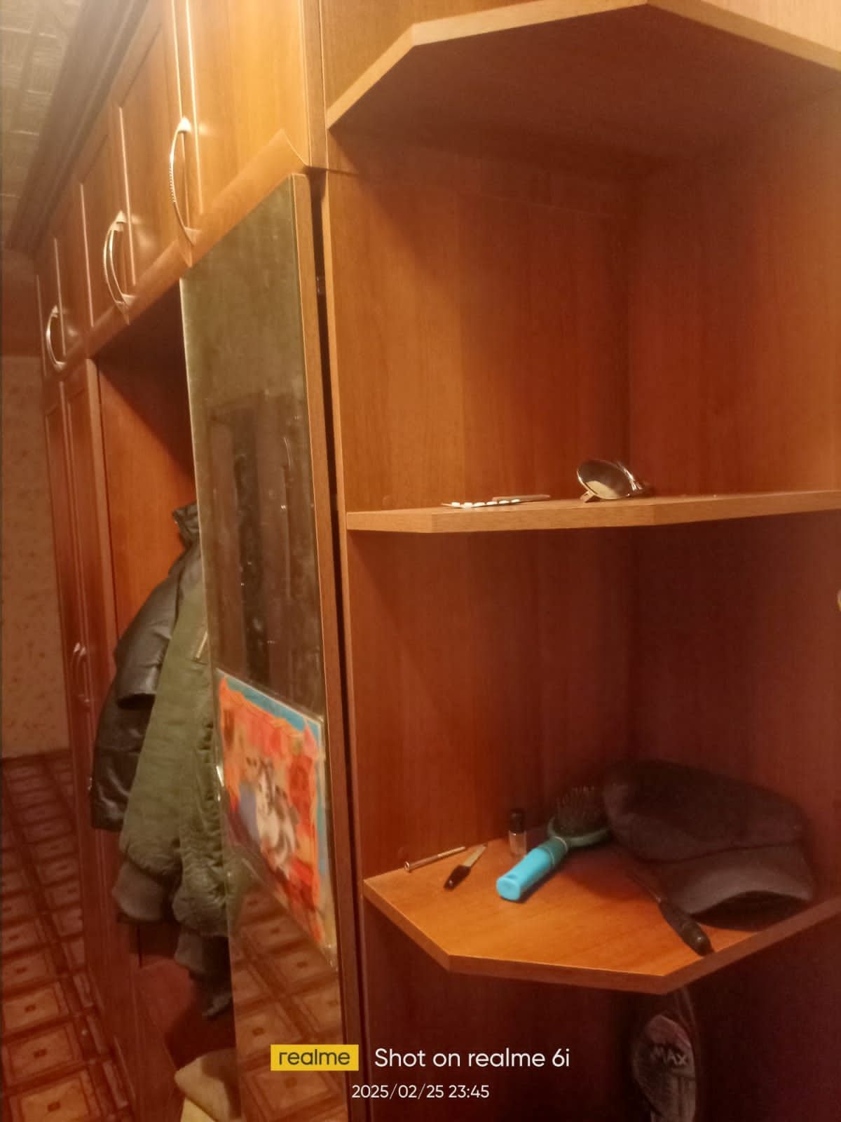 Продам стенку. в сборе с прихожей САМОВЫВОЗОМ