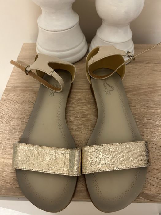 Маратонки и сандали