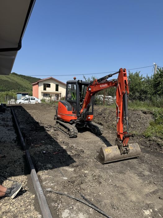 Inchiriez Miniexcavator