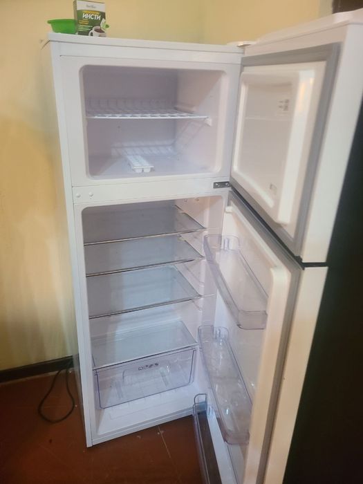 Artel muzlatgich sotiladi