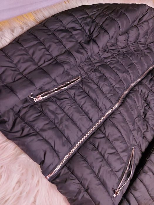 Vând geaca în mărimea s