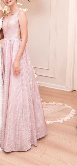 Продам вечерние платья